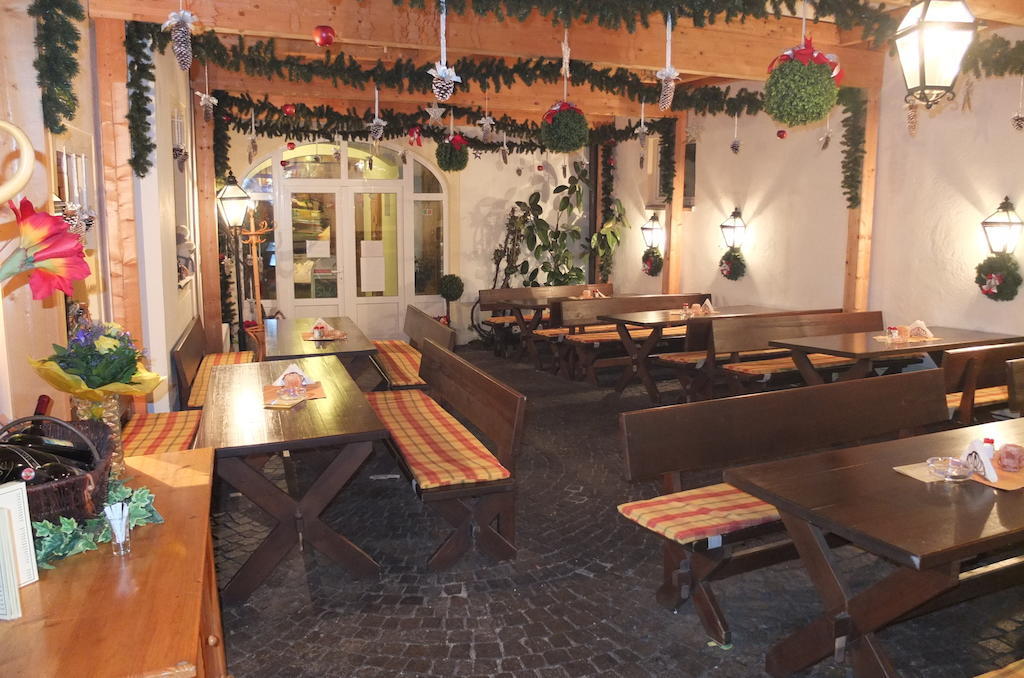 Gasthof Ludl Groß-Enzersdorf エクステリア 写真