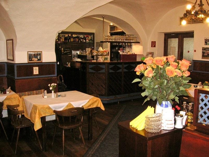 Gasthof Ludl Groß-Enzersdorf エクステリア 写真