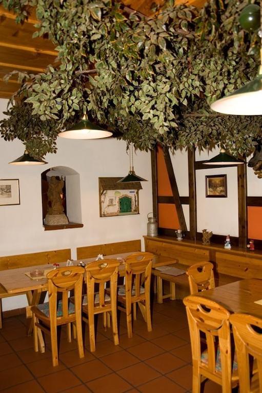 Gasthof Ludl Groß-Enzersdorf エクステリア 写真