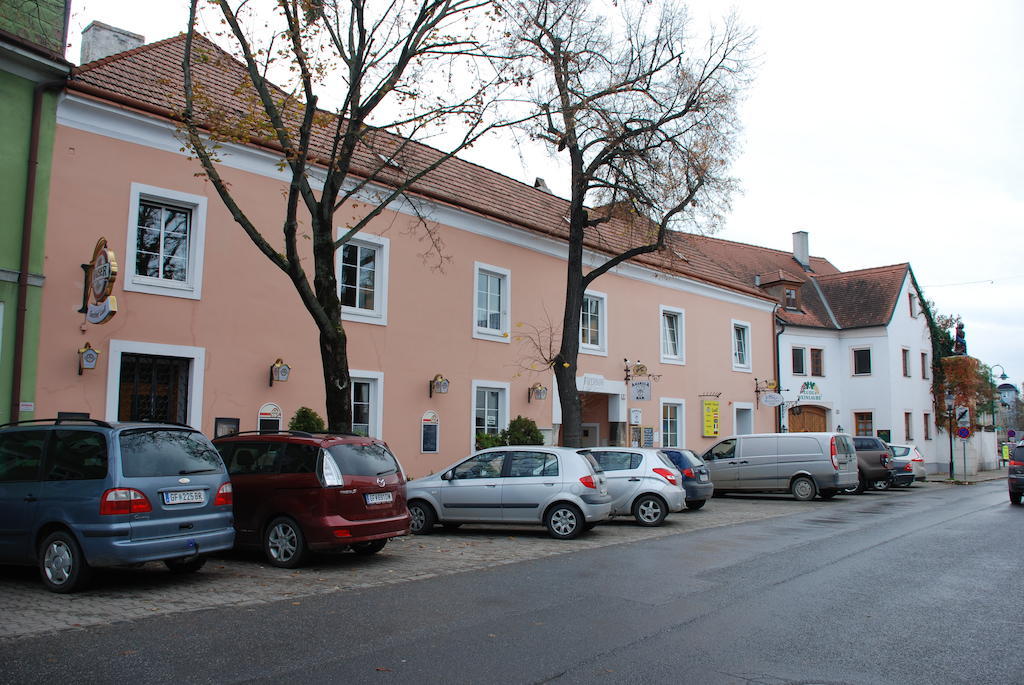 Gasthof Ludl Groß-Enzersdorf エクステリア 写真